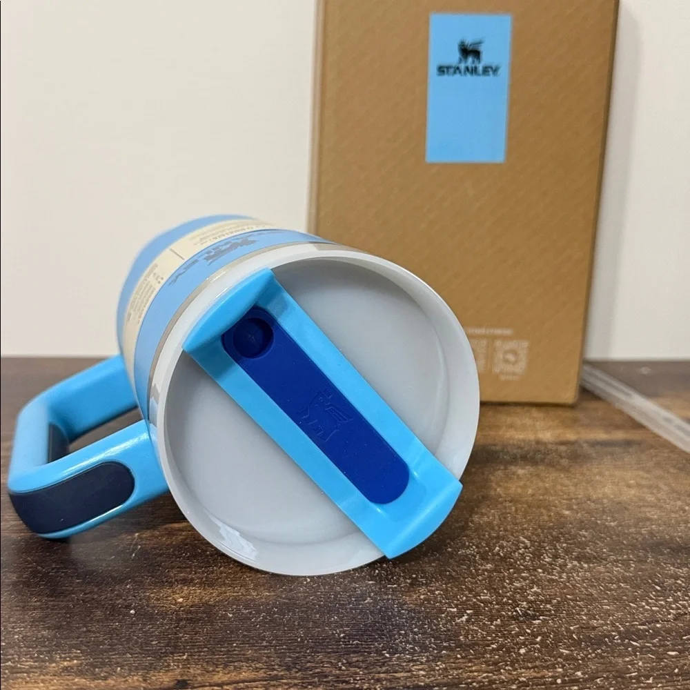 Stanley Sky Blue Quencher H2.0 Flowstate Tumbler with Straw 40oz NEW - Picture 8 of 9